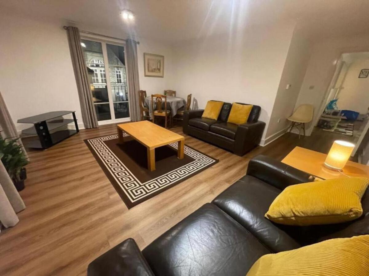 4 Bradford Old Town Swindon, 2 Bedroom, Sleeps 5, Free Secure Parking, Wifi, Long Disc *